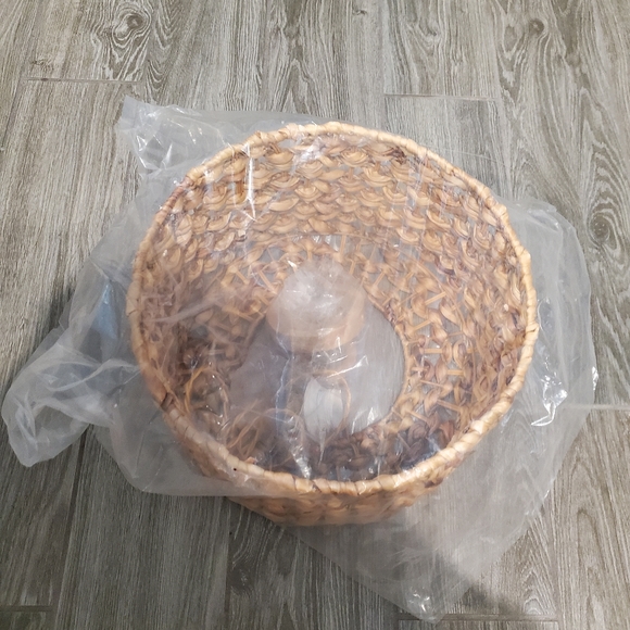 New in bag pendant lamp straw rattan lampshade comes with hanging hardware - Picture 2 of 6